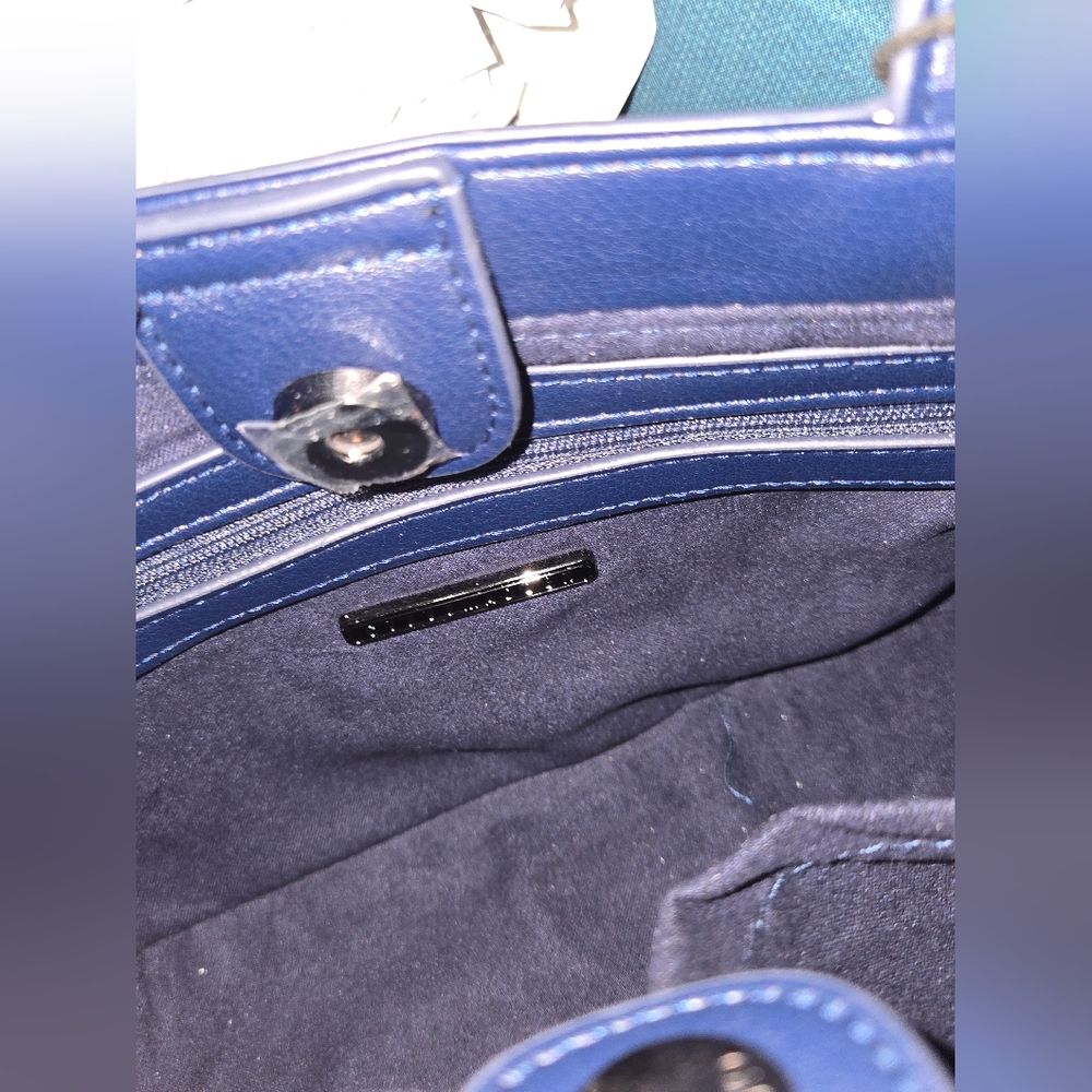 Steve Madden Navy Shoulder Bag With Hair Clip - Picture 5 of 10